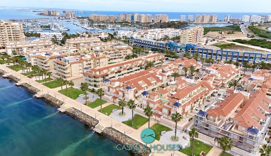 3 quarto Casa em Banda para venda em La Manga del Mar Menor com piscina garagem - 260 000 € (Ref: 8976546)