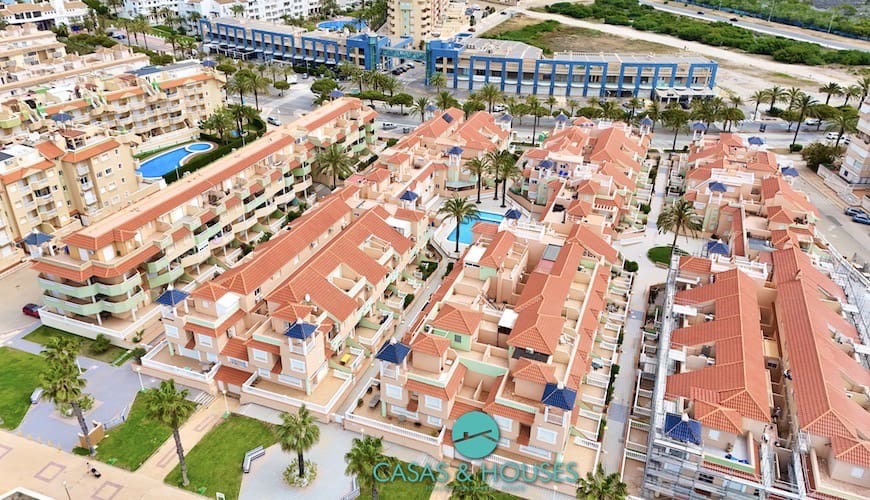 3 quarto Casa em Banda para venda em La Manga del Mar Menor com piscina garagem - 260 000 € (Ref: 8976546)