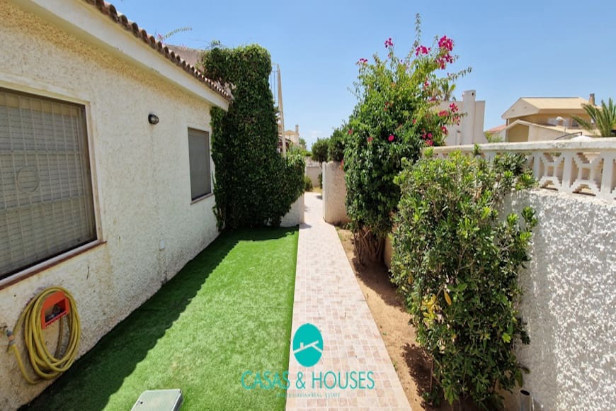 4 soveværelse Villa til salg i La Manga del Mar Menor med swimmingpool garage - € 410.000 (Ref: 9059900)