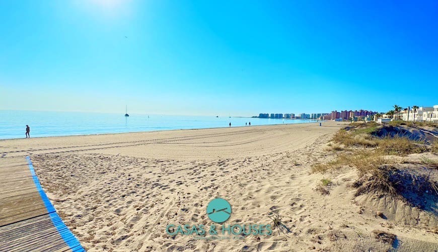 1 bedroom Apartment for sale in La Manga del Mar Menor with pool garage - € 150,000 (Ref: 9101412)
