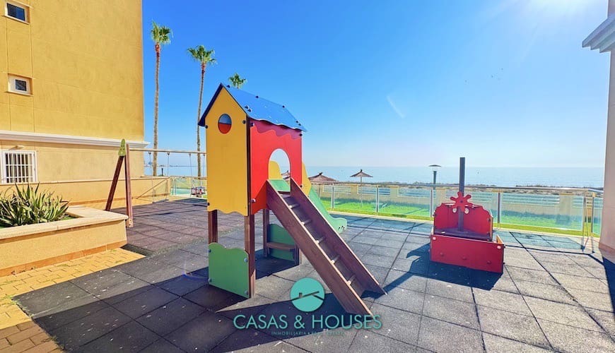 1 bedroom Apartment for sale in La Manga del Mar Menor with pool garage - € 150,000 (Ref: 9101412)