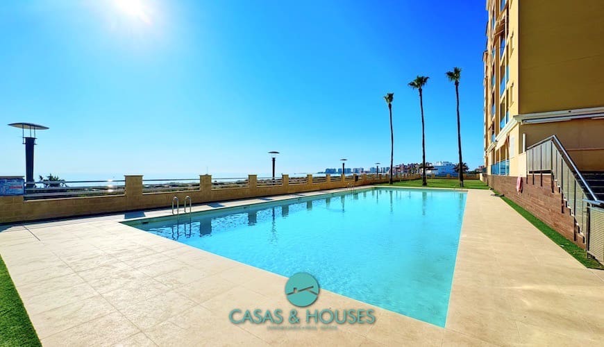 1 bedroom Apartment for sale in La Manga del Mar Menor with pool garage - € 150,000 (Ref: 9101412)