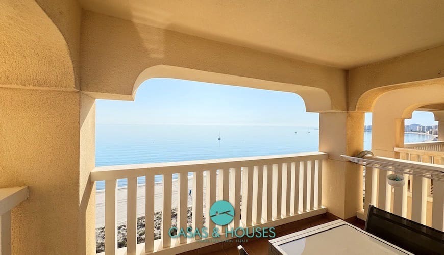 1 bedroom Apartment for sale in La Manga del Mar Menor with pool garage - € 150,000 (Ref: 9101412)