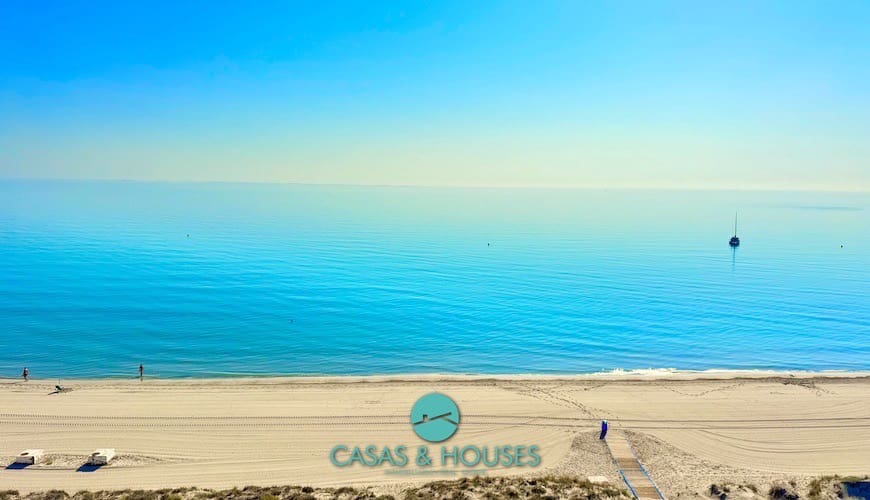 1 bedroom Apartment for sale in La Manga del Mar Menor with pool garage - € 150,000 (Ref: 9101412)