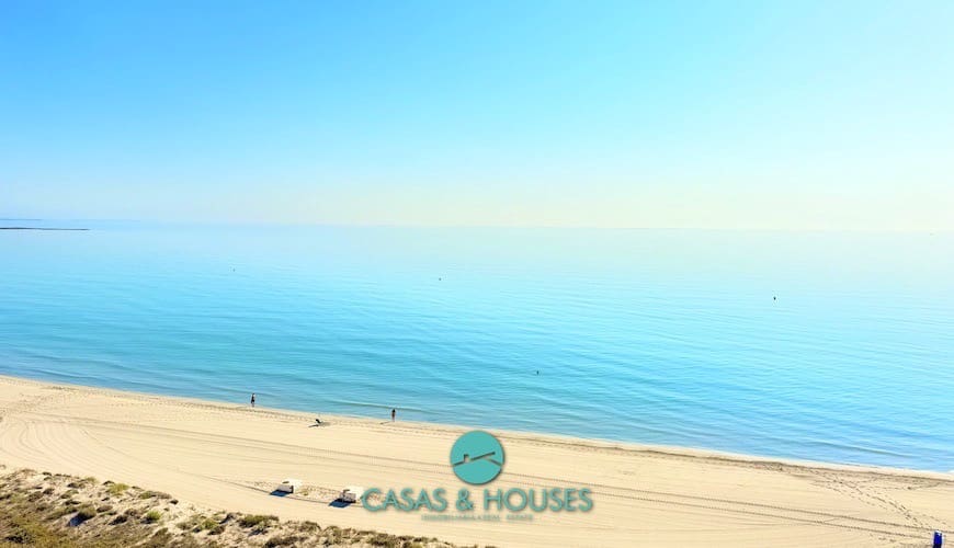 1 bedroom Apartment for sale in La Manga del Mar Menor with pool garage - € 150,000 (Ref: 9101412)