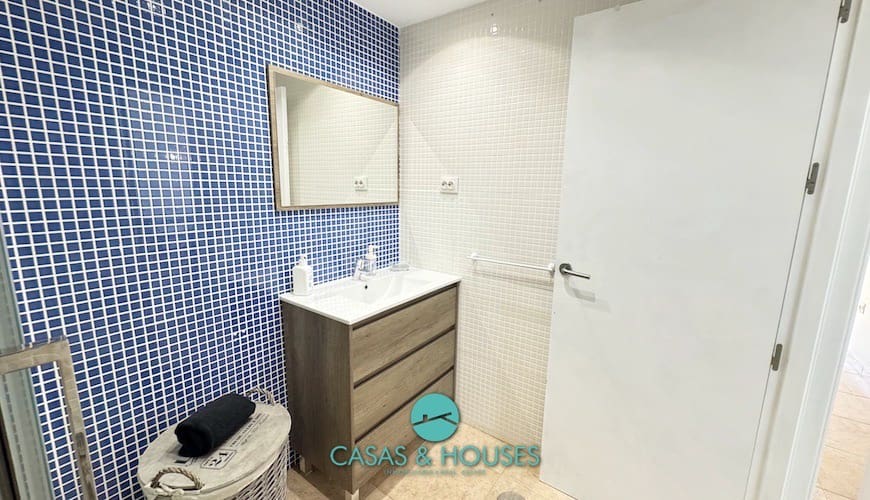 1 bedroom Apartment for sale in La Manga del Mar Menor with pool garage - € 150,000 (Ref: 9101412)