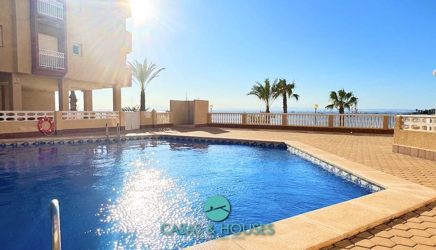 2 bedroom Apartment for sale in La Manga del Mar Menor with pool - € 230,000 (Ref: 9147935)