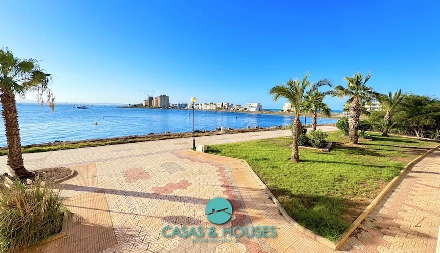 2 bedroom Apartment for sale in La Manga del Mar Menor with pool - € 230,000 (Ref: 9147935)