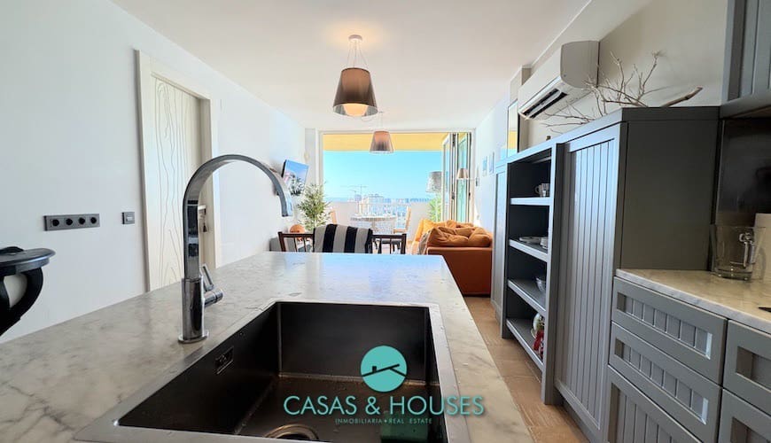 2 bedroom Apartment for sale in La Manga del Mar Menor with pool - € 230,000 (Ref: 9147935)