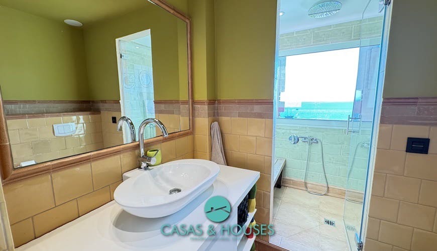 2 bedroom Apartment for sale in La Manga del Mar Menor with pool - € 230,000 (Ref: 9147935)