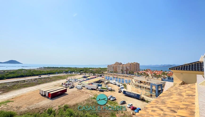 Apartamento de 3 habitaciones en La Manga del Mar Menor en venta con piscina - 245.000 € (Ref: 9185721)