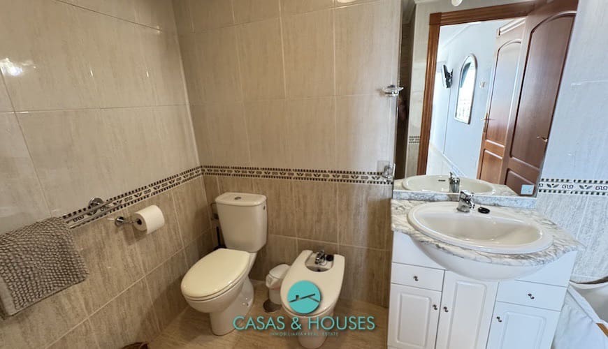 Apartamento de 3 habitaciones en La Manga del Mar Menor en venta con piscina - 245.000 € (Ref: 9185721)