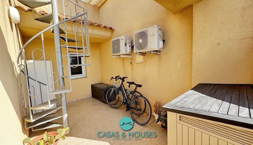 Apartamento de 3 habitaciones en La Manga del Mar Menor en venta con piscina - 245.000 € (Ref: 9185721)