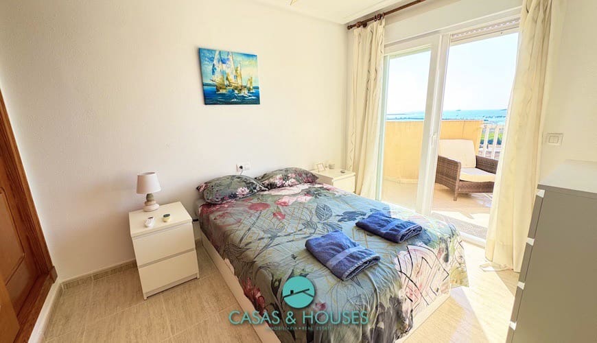 Apartamento de 3 habitaciones en La Manga del Mar Menor en venta con piscina - 245.000 € (Ref: 9185721)