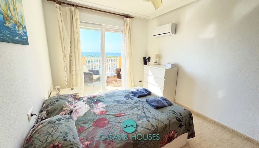 Apartamento de 3 habitaciones en La Manga del Mar Menor en venta con piscina - 245.000 € (Ref: 9185721)