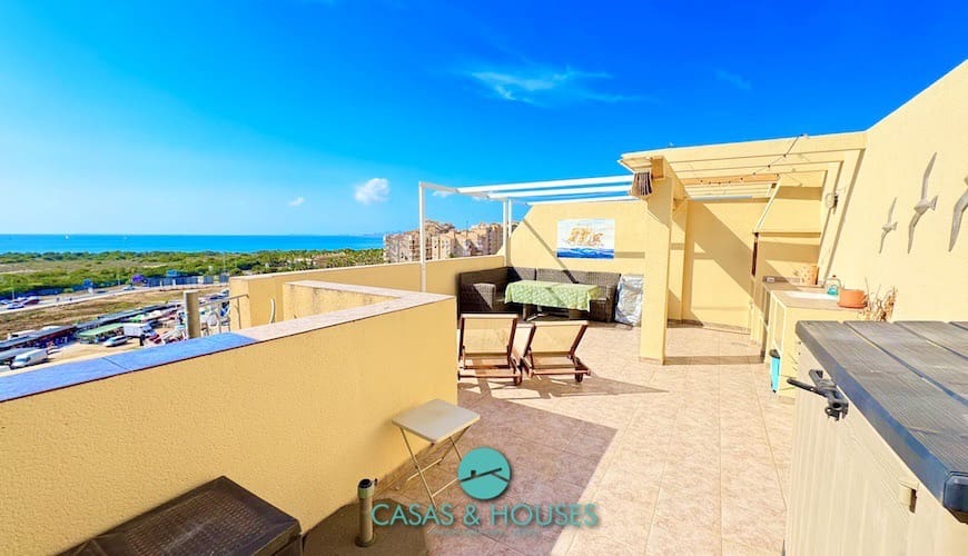 Apartamento de 3 habitaciones en La Manga del Mar Menor en venta con piscina - 245.000 € (Ref: 9185721)