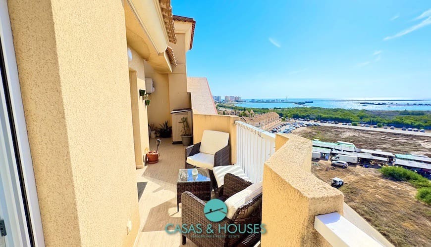 Apartamento de 3 habitaciones en La Manga del Mar Menor en venta con piscina - 245.000 € (Ref: 9185721)