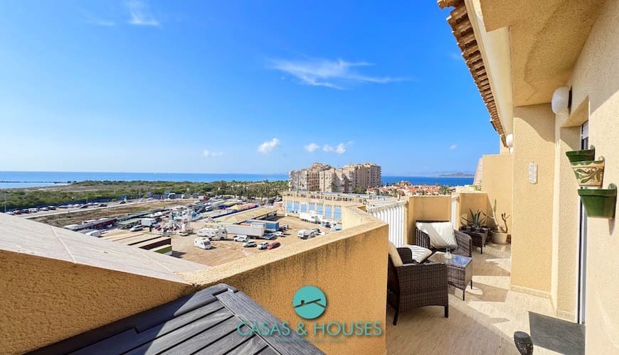 Apartamento de 3 habitaciones en La Manga del Mar Menor en venta con piscina - 245.000 € (Ref: 9185721)