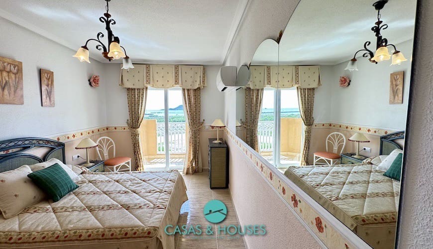 2 bedroom Apartment for sale in La Manga del Mar Menor with pool garage - € 176,000 (Ref: 9201990)