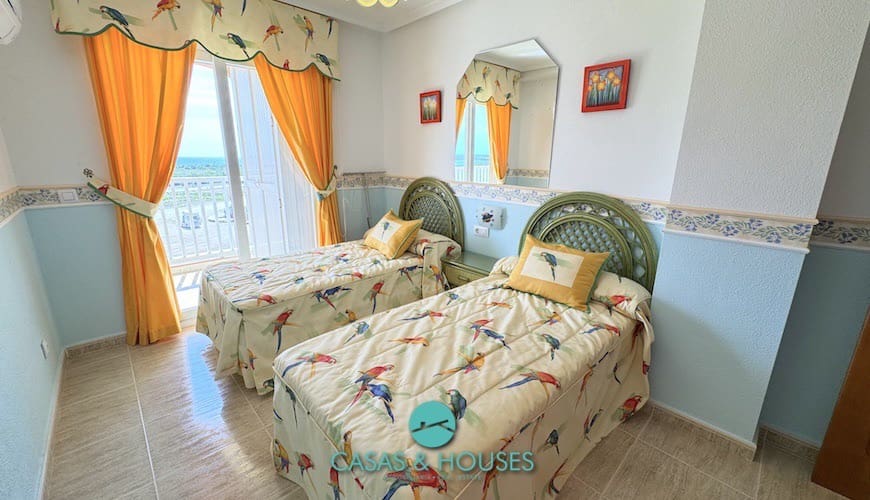 2 bedroom Apartment for sale in La Manga del Mar Menor with pool garage - € 176,000 (Ref: 9201990)