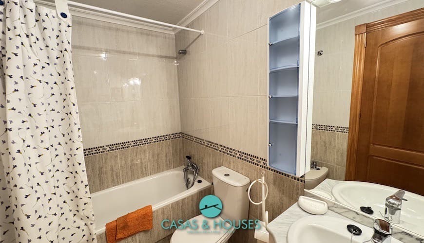 2 bedroom Apartment for sale in La Manga del Mar Menor with pool garage - € 176,000 (Ref: 9201990)