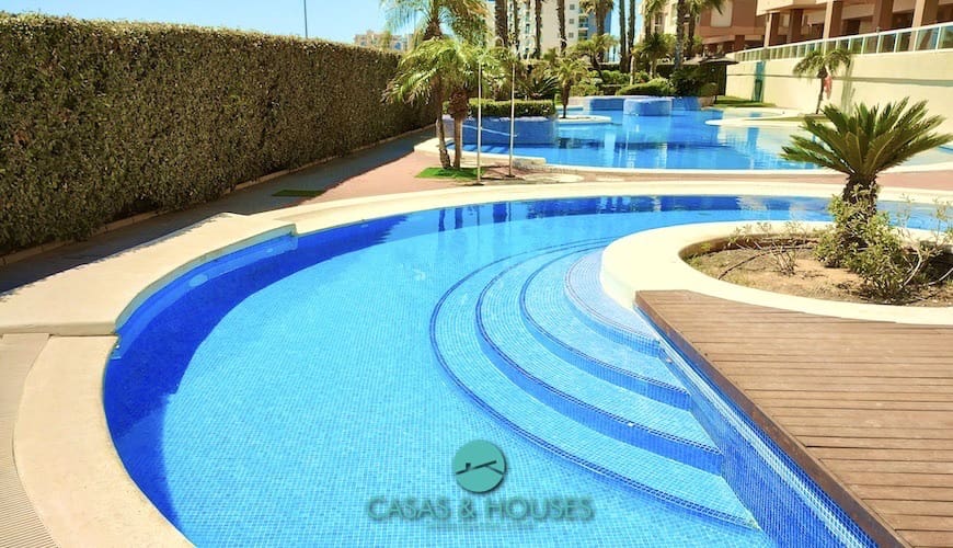 3 makuuhuone Huoneisto myytävänä paikassa La Manga del Mar Menor mukana uima-altaan 
autotalli - 255 000 € (Ref: 9327028)