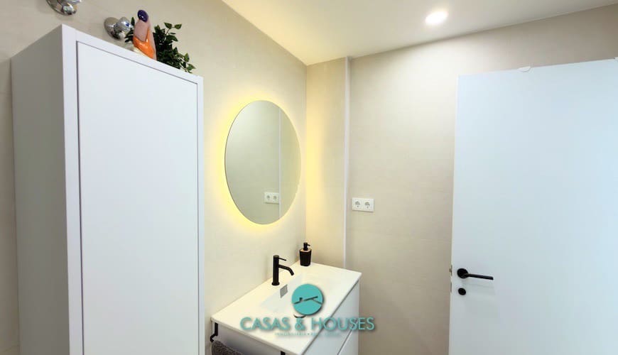 1 sypialnia Apartament na sprzedaż w La Manga del Mar Menor z basenem garażem - 155 000 € (Ref: 9338661)