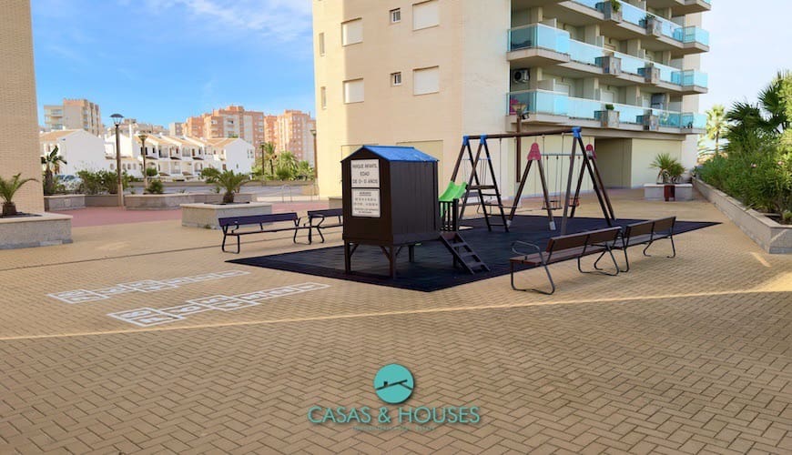 1 sypialnia Apartament na sprzedaż w La Manga del Mar Menor z basenem garażem - 155 000 € (Ref: 9338661)