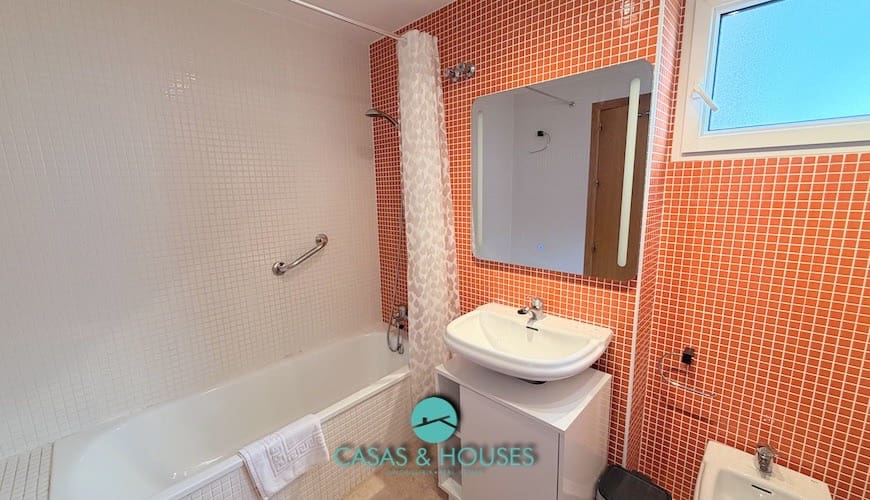 2 bedroom Apartment for sale in La Manga del Mar Menor with pool garage - € 178,000 (Ref: 9357232)