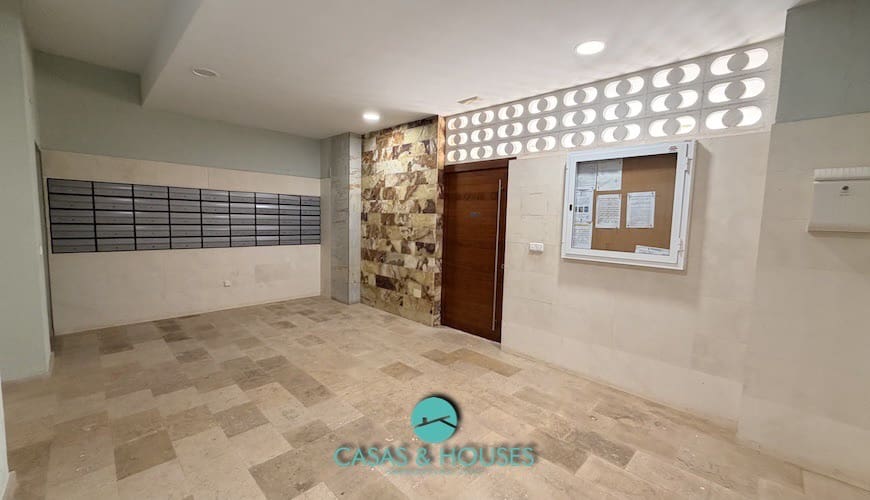 2 bedroom Apartment for sale in La Manga del Mar Menor with pool garage - € 178,000 (Ref: 9357232)