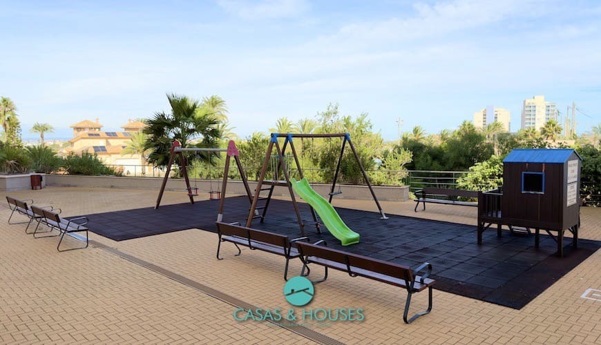 2 bedroom Apartment for sale in La Manga del Mar Menor with pool garage - € 178,000 (Ref: 9357232)