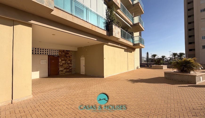 2 bedroom Apartment for sale in La Manga del Mar Menor with pool garage - € 178,000 (Ref: 9357232)