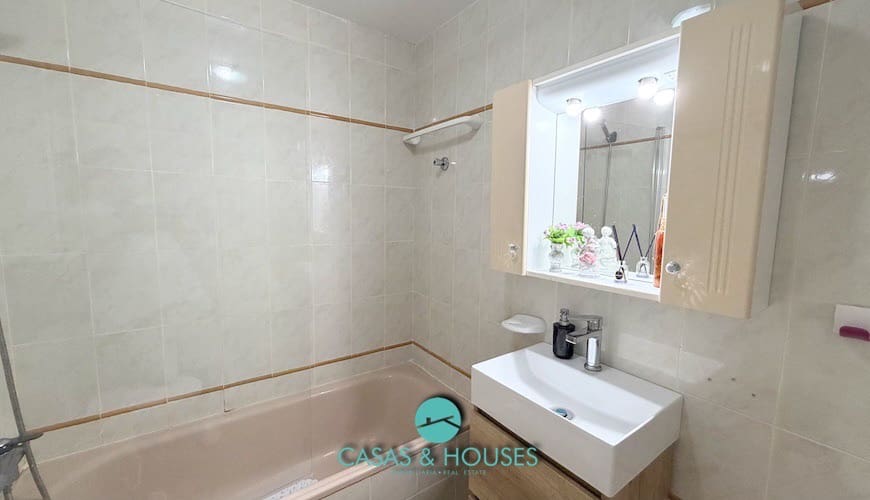 1 bedroom Apartment for sale in La Manga del Mar Menor with pool garage - € 116,000 (Ref: 9360426)