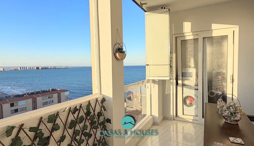 1 bedroom Apartment for sale in La Manga del Mar Menor with pool garage - € 116,000 (Ref: 9360426)