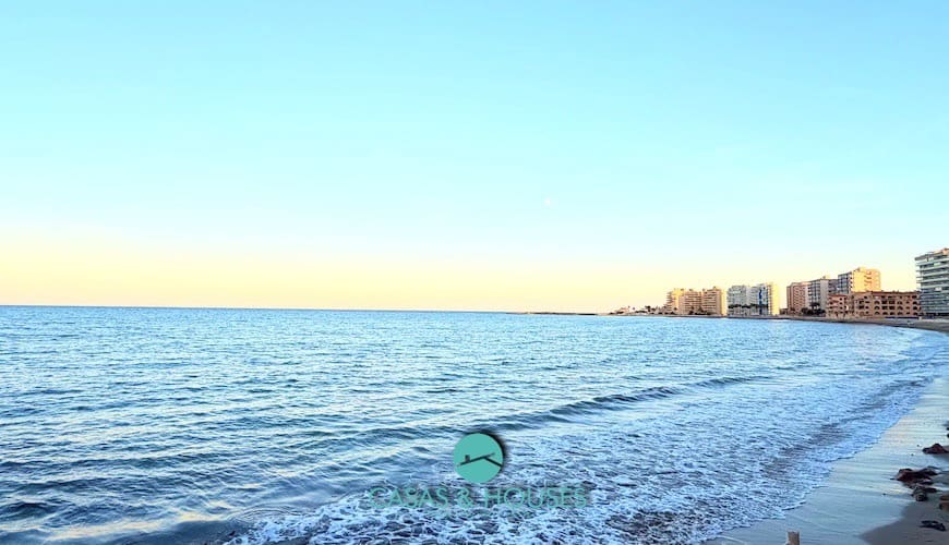 1 bedroom Apartment for sale in La Manga del Mar Menor with pool garage - € 116,000 (Ref: 9360426)