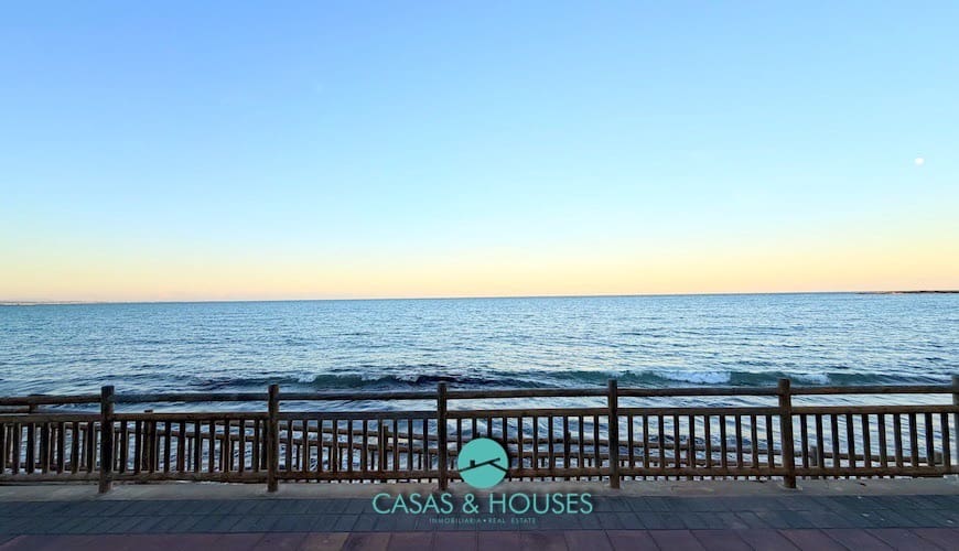 1 bedroom Apartment for sale in La Manga del Mar Menor with pool garage - € 116,000 (Ref: 9360426)