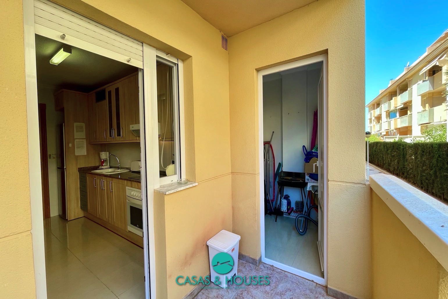 2 bedroom Apartment for sale in La Manga del Mar Menor with pool - € 162,500 (Ref: 9519291)