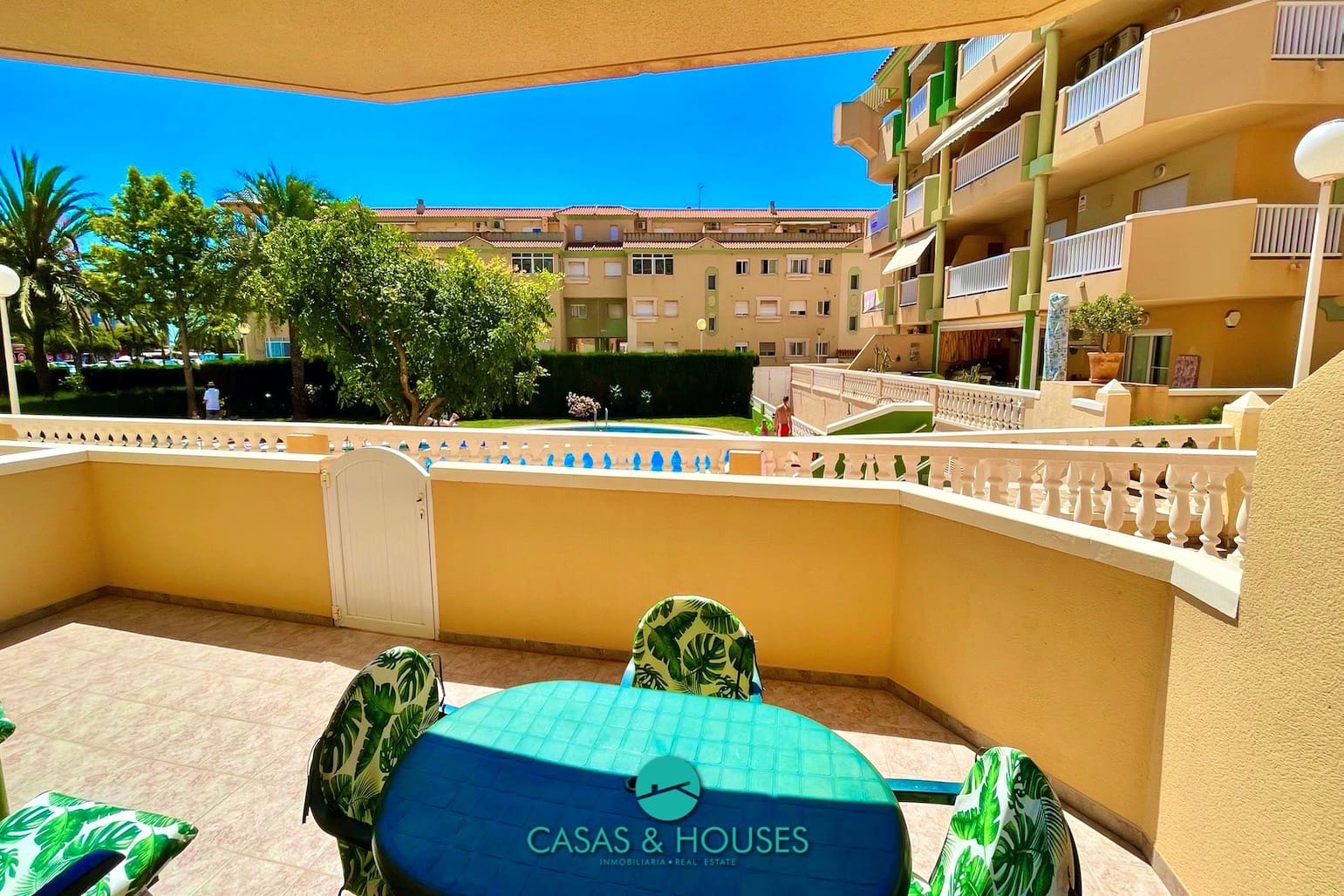 2 bedroom Apartment for sale in La Manga del Mar Menor with pool - € 162,500 (Ref: 9519291)