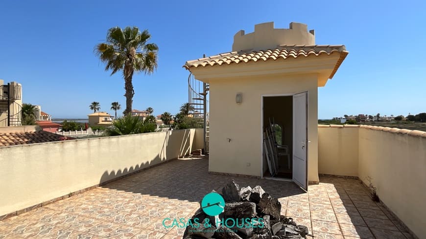 2 makuuhuone Omakotitalo myytävänä paikassa La Manga del Mar Menor mukana 
autotalli - 280 000 € (Ref: 9521700)