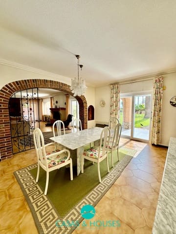 5 makuuhuone Omakotitalo myytävänä paikassa La Manga del Mar Menor mukana uima-altaan 
autotalli - 1 450 000 € (Ref: 9521712)