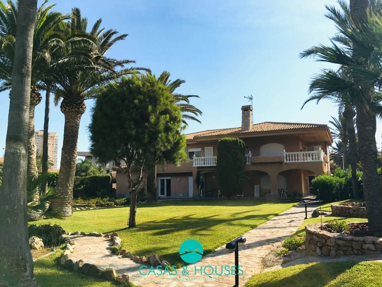 5 makuuhuone Omakotitalo myytävänä paikassa La Manga del Mar Menor mukana uima-altaan 
autotalli - 1 450 000 € (Ref: 9521712)