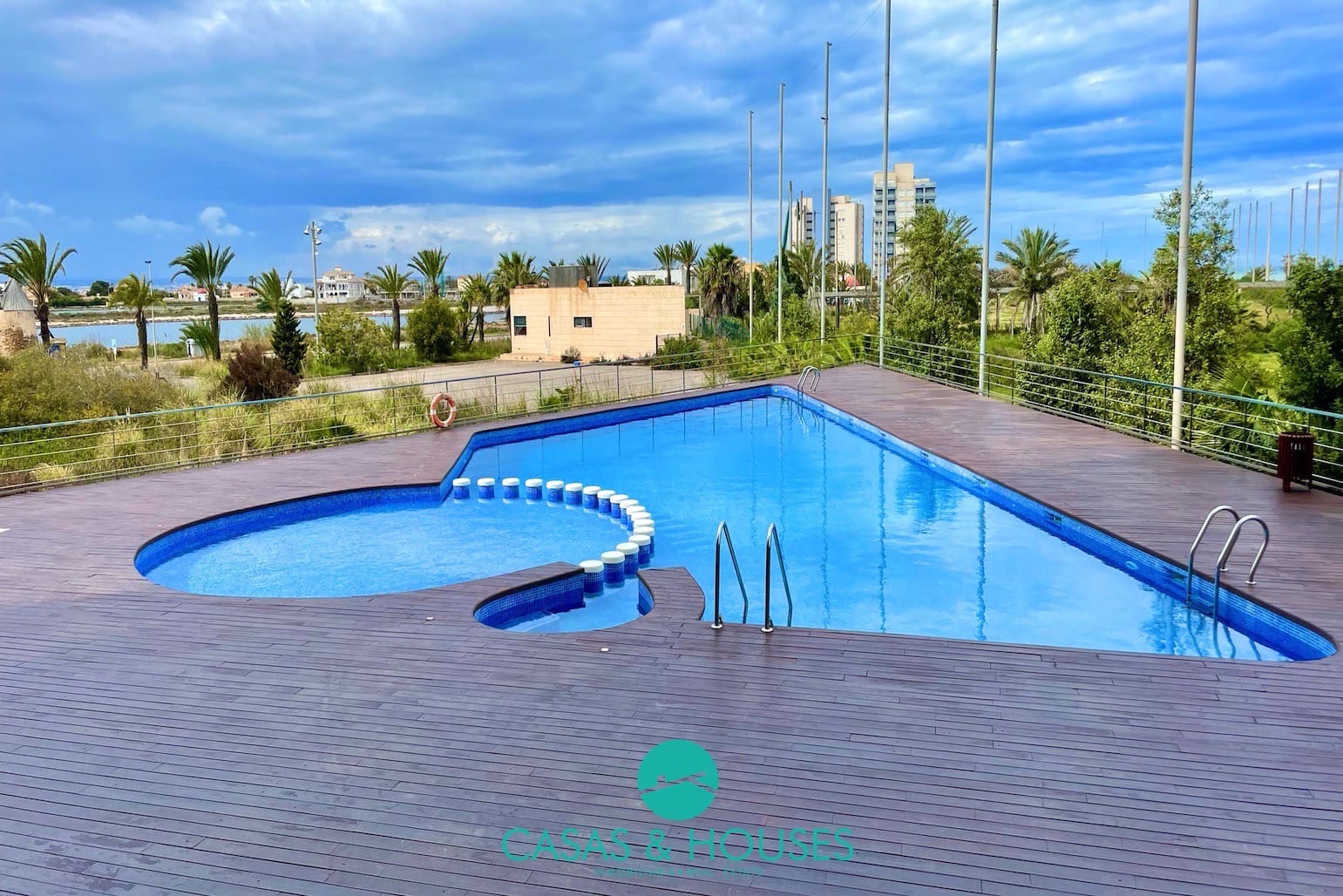 1 soveværelse Lejlighed til salg i La Manga del Mar Menor med swimmingpool garage - € 135.000 (Ref: 9623180)