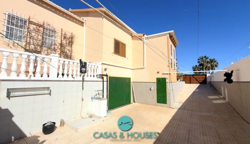 3 soveværelse Villa til salg i La Manga del Mar Menor med garage - € 365.000 (Ref: 9640676)