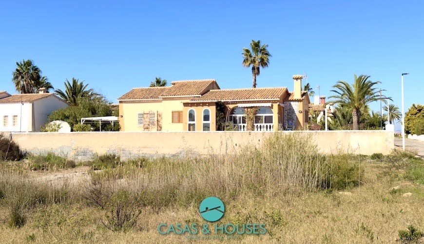 3 soveværelse Villa til salg i La Manga del Mar Menor med garage - € 365.000 (Ref: 9640676)