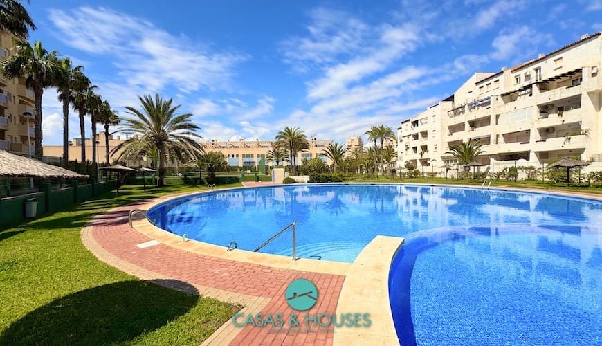 2 Zimmer Apartment zu verkaufen in La Manga del Mar Menor mit Pool Garage - 180.000 € (Ref: 9680565)