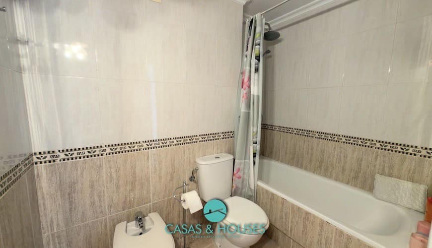 3 sypialnia Apartament na sprzedaż w La Manga del Mar Menor z basenem garażem - 275 000 € (Ref: 9735929)