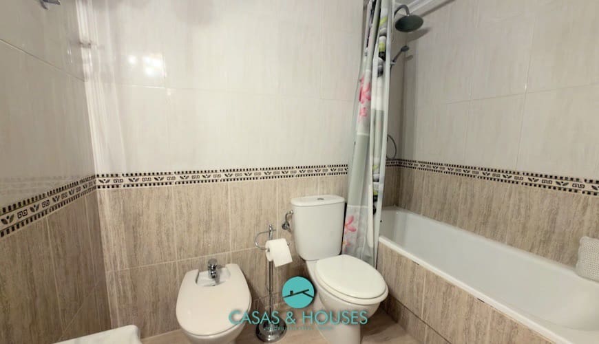 3 sypialnia Apartament na sprzedaż w La Manga del Mar Menor z basenem garażem - 275 000 € (Ref: 9735929)