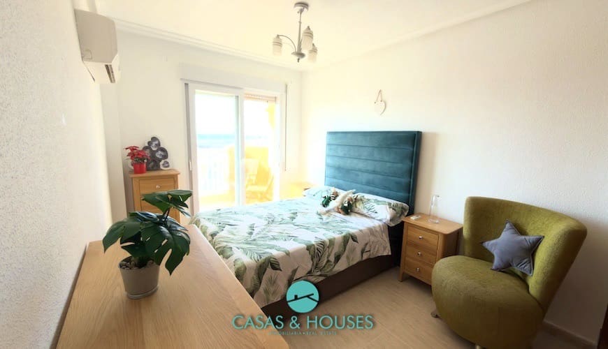 3 sypialnia Apartament na sprzedaż w La Manga del Mar Menor z basenem garażem - 275 000 € (Ref: 9735929)