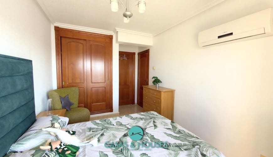 3 sypialnia Apartament na sprzedaż w La Manga del Mar Menor z basenem garażem - 275 000 € (Ref: 9735929)