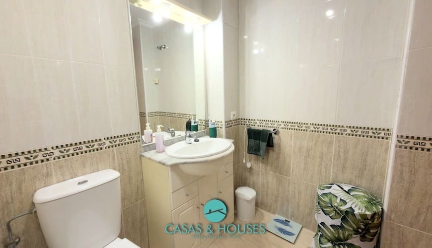 3 sypialnia Apartament na sprzedaż w La Manga del Mar Menor z basenem garażem - 275 000 € (Ref: 9735929)